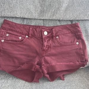 american eagle marroon low rise shorts !!